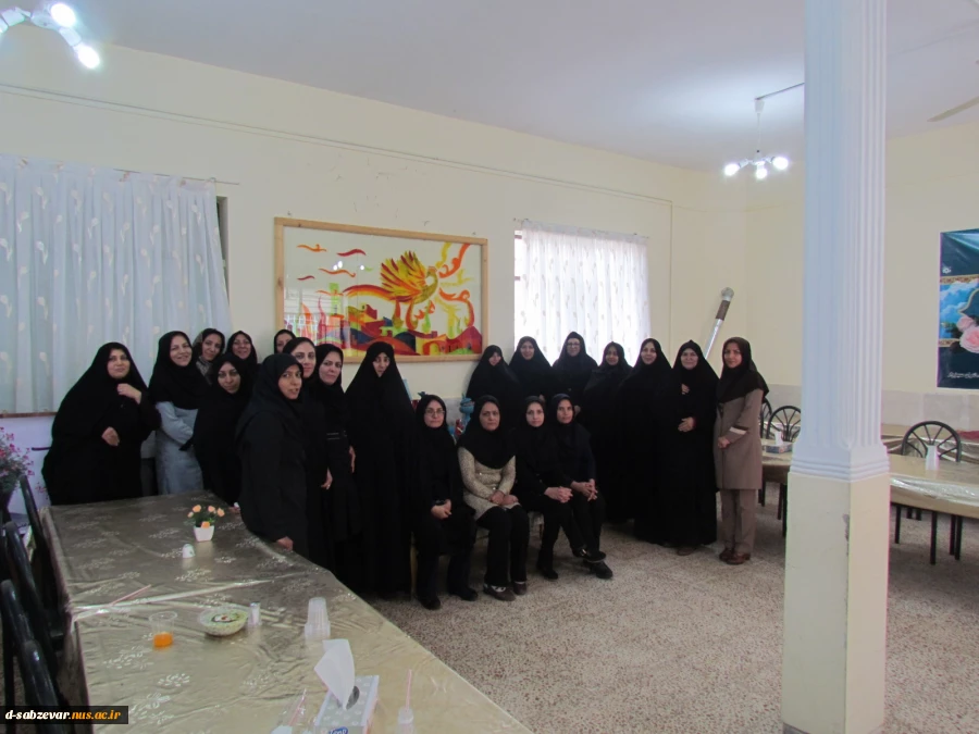 جلسه پایان سال اداری همکاران وتجلیل از همکار پیشکسوت