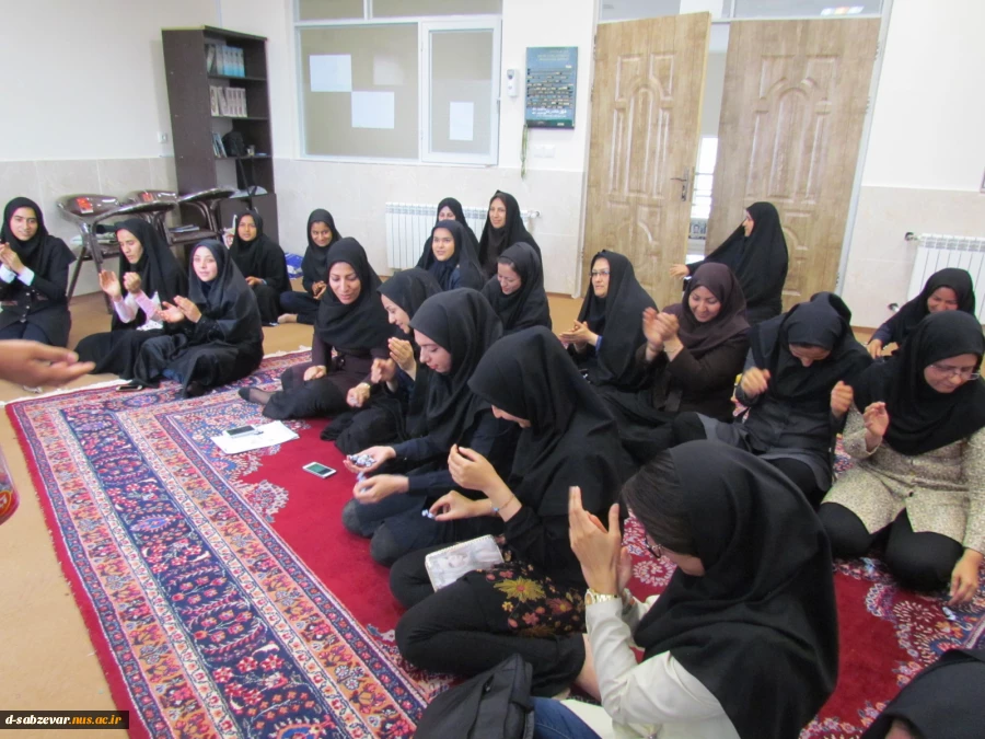 مراسم جشن مبعث با حضور ریاست محترم ومسولین آموزشکده وجمعی از دانشجویان
