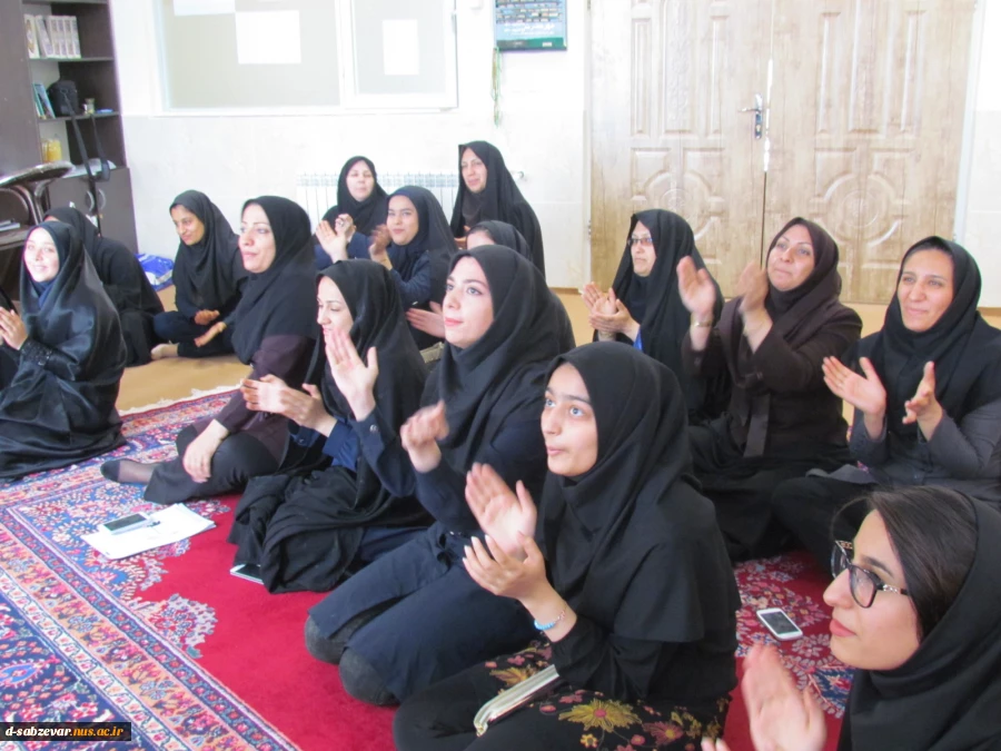 مراسم جشن مبعث با حضور ریاست محترم ومسولین آموزشکده وجمعی از دانشجویان