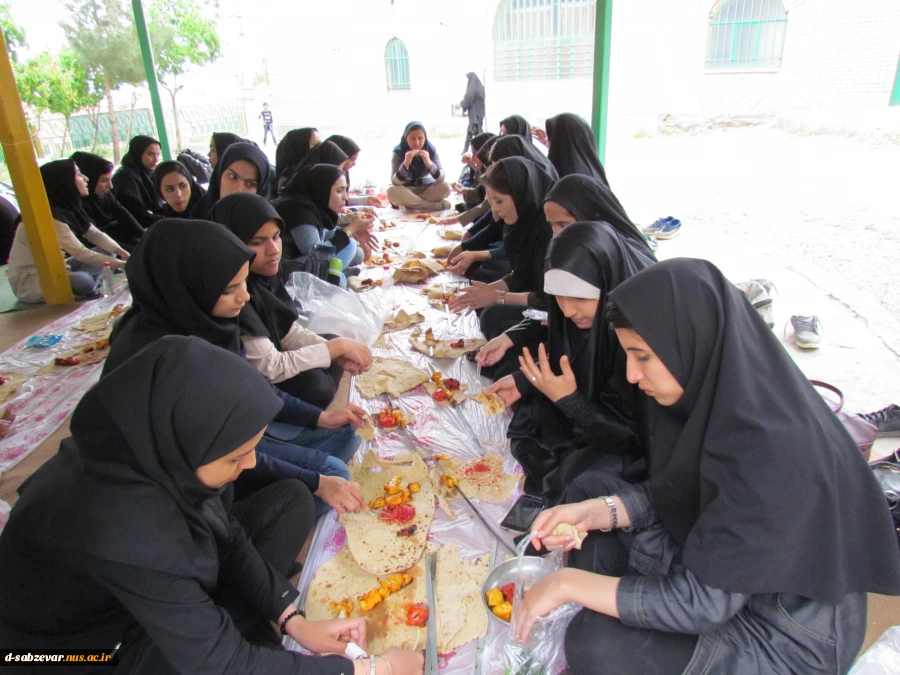 کوهپیمایی پرسنل واساتید بسیجی وگروهی از دانشجویان در هفته ی سلامت