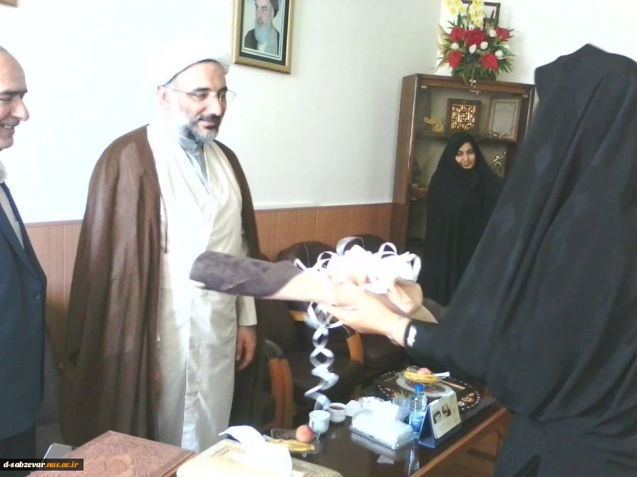 نشست صمیمانه مدیریت آموزشکده دختران وریاست دانشگاه جامعه المصطفی (سری لانکا)