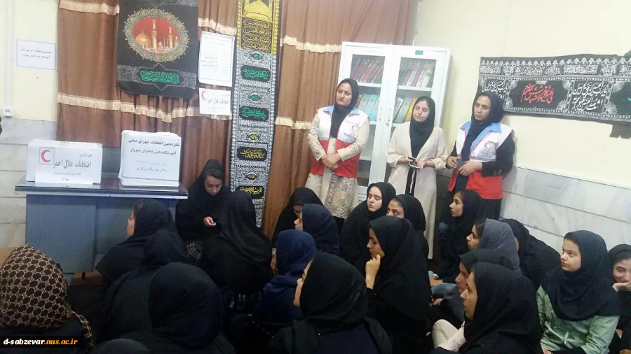 انتخابات کانون هلال احمر دانشجویی  با حضور مسولین  هلال احمر شهرستان
