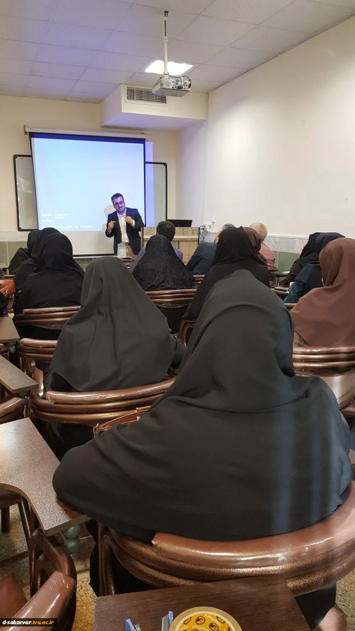 برگزاری جلسه ی حلقه های صالحین با حضور استاد دکتر محبی وکلیه پرسنل بسیجی ودانشجویان بسیج دانشجویی  در آموزشکده فنی دختران سبزوار