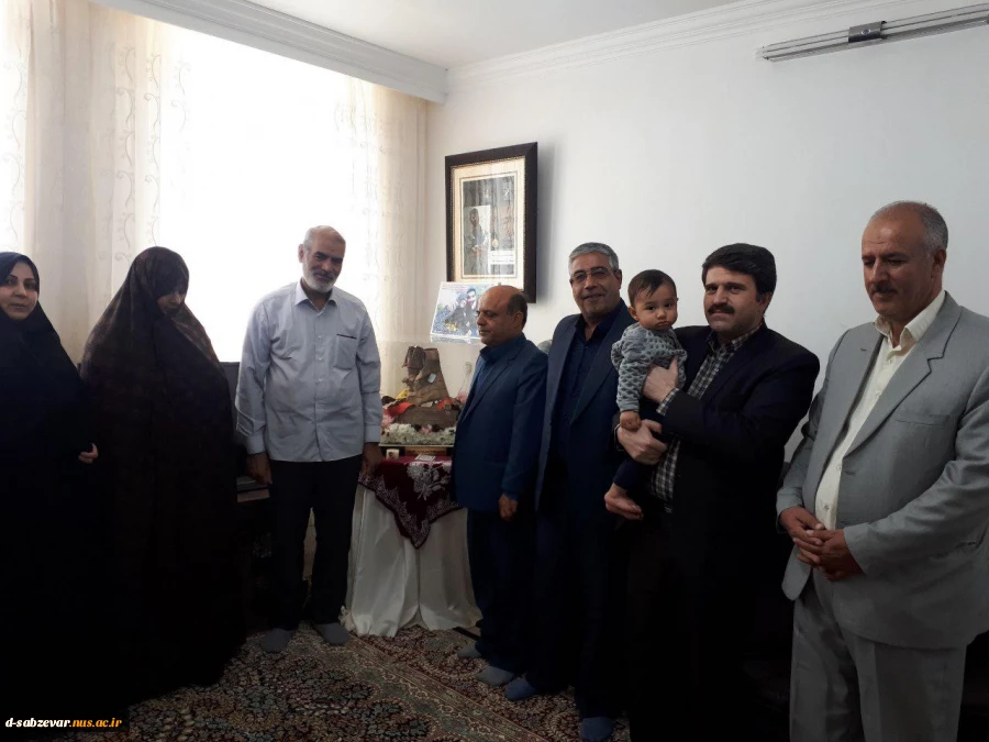دیدار ریاست وپرسنل دانشکده های فنی سبزوار با خانواده محترم شهید مدافع حرم مهدی موحد نیا در روز جانباز