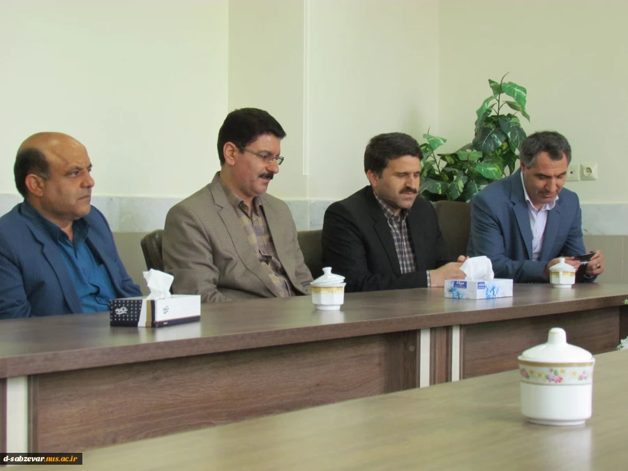 نشست صمیمی جناب آقای دکتر مهدی معاونت محترم دانشجویی وفرهنگی دانشگاه فنی کشور با پرسنل  دانشکده  های فنی سبزوار