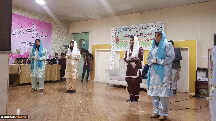 برگزاری جشن دانش آموختگی دانشجویان  رشته های مدیریت ،طراحی ودوخت،نرم افزار ،گرافیک  ،ارتباط تصویری،معماری و حسابداری ورودیهای 95 در تالار شقایق با حضور ریاست محترم ،معاونین ،جمعی از پرسنل ،مدیران گروهها و اساتید این رشته ها ودانشجویان دانش آموخته همراه با