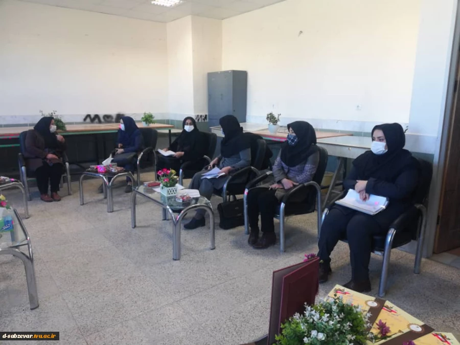 برگزاری جلسه آموزشی با موضوع  «هم اندیشی با مدیران گروه های آموزشی » 4