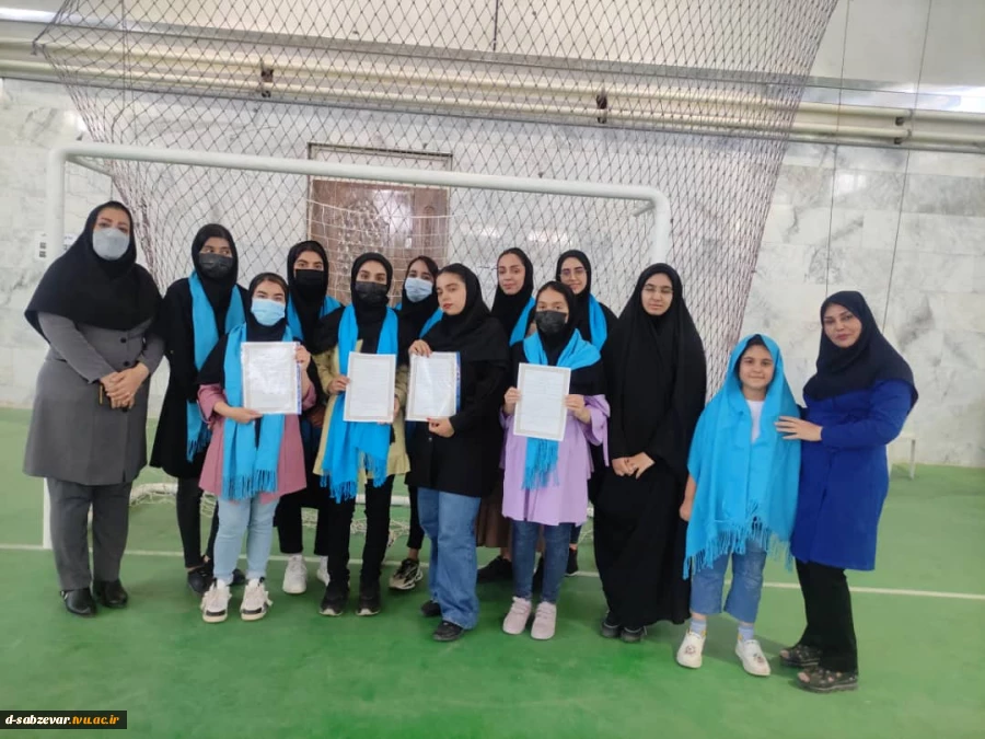 برگزاری مسابقات ورزشی در هفته خوابگاه ها

 4