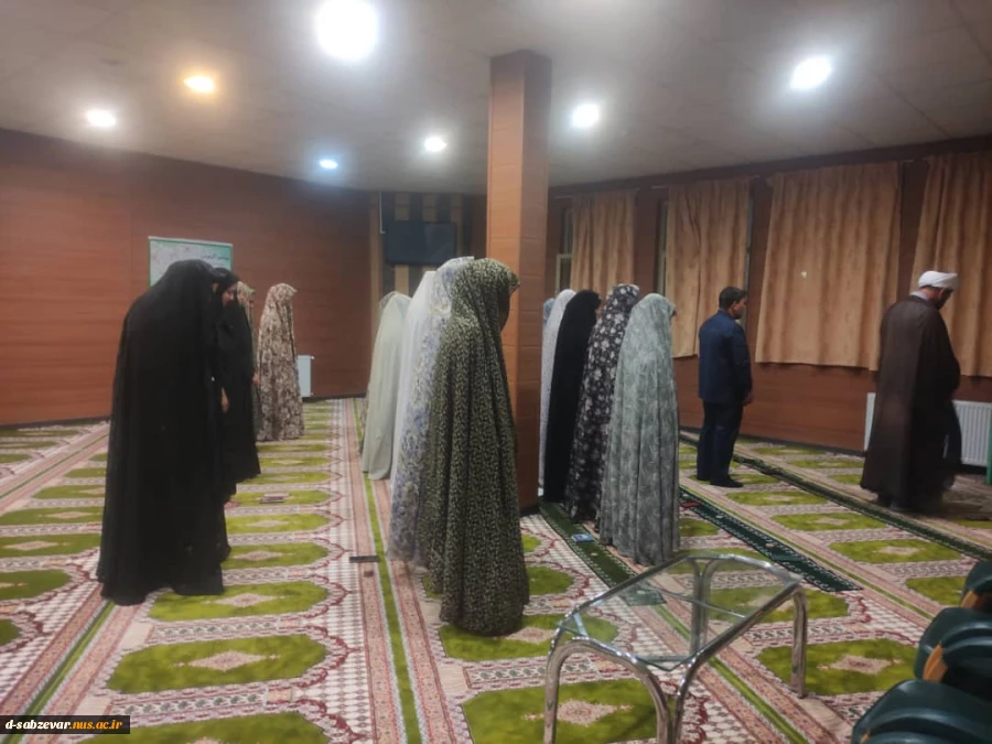 حضور جناب آقای رمضان زاده مسئول محترم  اجرایی دفتر نهاد نمایندگی مقام معظم رهبری استان خراسان رضوی  در جمع دانشجویان خوابگاهی 4
