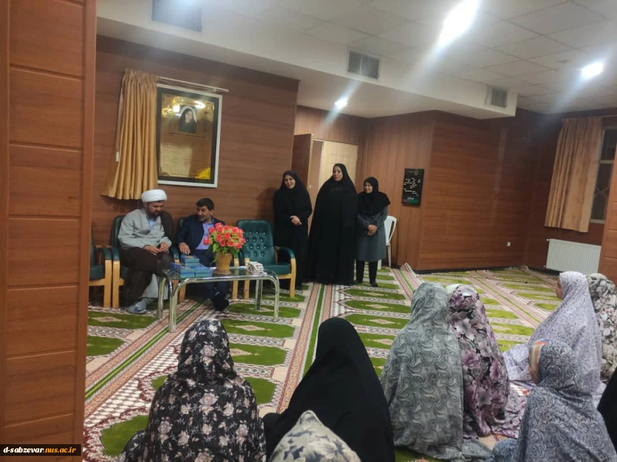 حضور جناب آقای رمضان زاده مسئول محترم  اجرایی دفتر نهاد نمایندگی مقام معظم رهبری استان خراسان رضوی  در جمع دانشجویان خوابگاهی 6