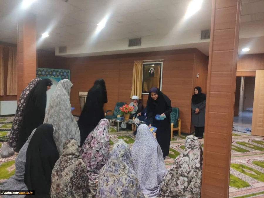 حضور جناب آقای رمضان زاده مسئول محترم  اجرایی دفتر نهاد نمایندگی مقام معظم رهبری استان خراسان رضوی  در جمع دانشجویان خوابگاهی 7
