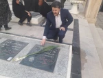 گزارش تصویری از :
حضور ریاست محترم دانشکده های فنی و حرفه ای سبزوار جناب آقای دکتر خزاعی در مراسم ویژه بزرگداشت هفته قوه قضائیه همراه با  آیین غبار روبی و ادای احترام به مقام شامخ شهدای شهرستان .

 2