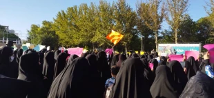 حضور جمعی از کارکنان دانشکده در اجتماع عظیم و مردمی در حمایت از فرهنگ عفاف و حجاب در شهرستان سبزوار  3