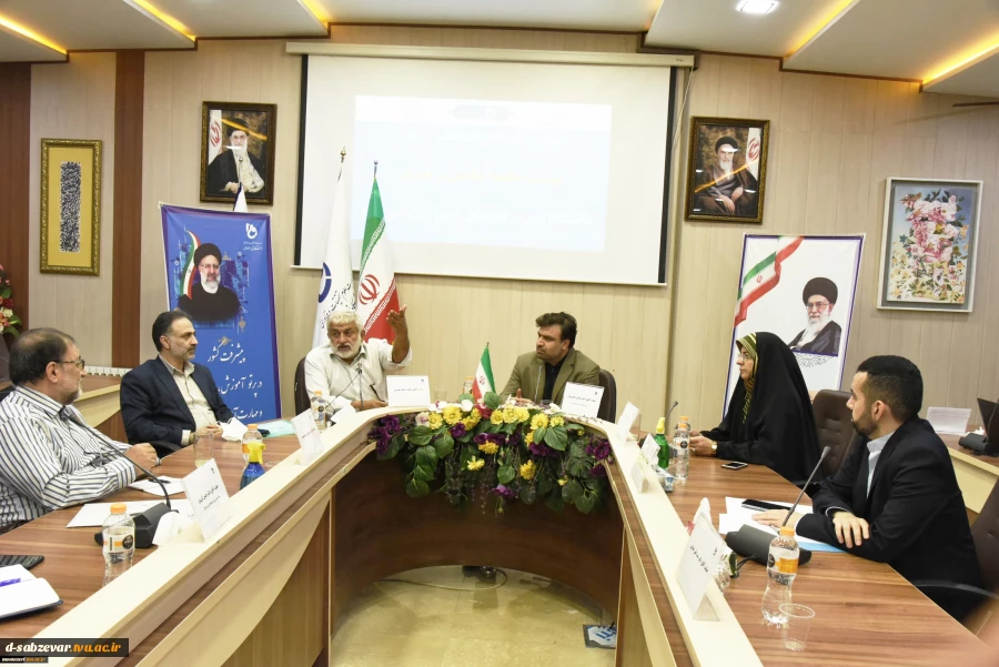 در دومین روز از هفته ملی مهارت؛
نشست صمیمانه رئیس دانشگاه فنی و حرفه ای کشور با خیرین برگزار شد 2