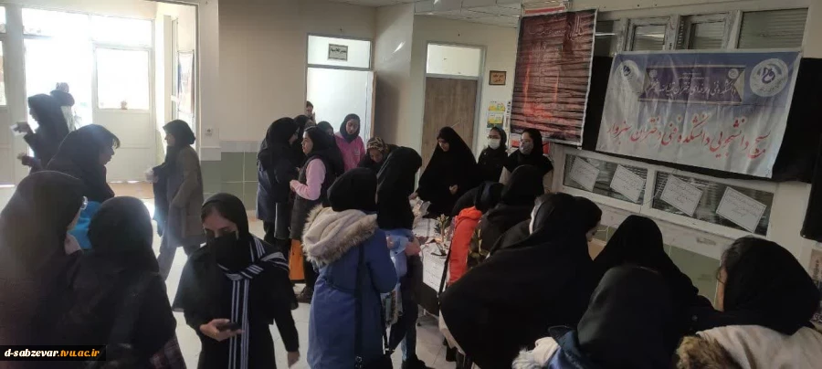 امروز در آستانه سومین سالگرد شهادت سردار دلها حاج قاسم سلیمانی همه آمده بودند تا به نحوی ارادت خود را به سردار نشان دهند،  سرداری که میراث غیرت و مردانگی برایمان به یادگار گذاشت.   2