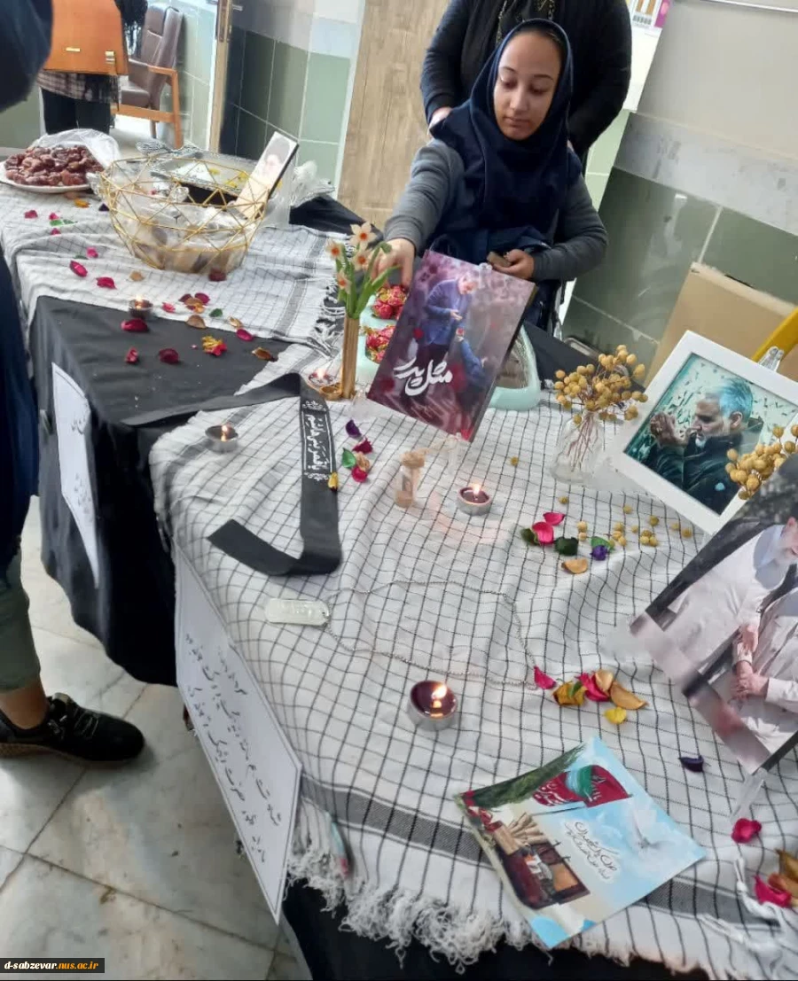امروز در آستانه سومین سالگرد شهادت سردار دلها حاج قاسم سلیمانی همه آمده بودند تا به نحوی ارادت خود را به سردار نشان دهند،  سرداری که میراث غیرت و مردانگی برایمان به یادگار گذاشت.   3