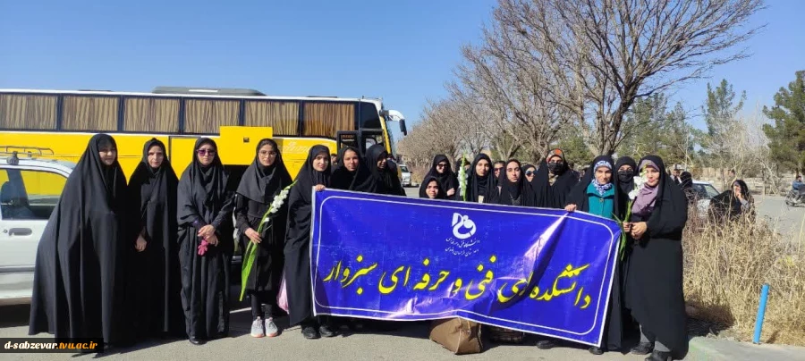 مراسم معنوی بدرقه و اعزام دانشجویان به اردوی راهیان نور برگزار شد 3
