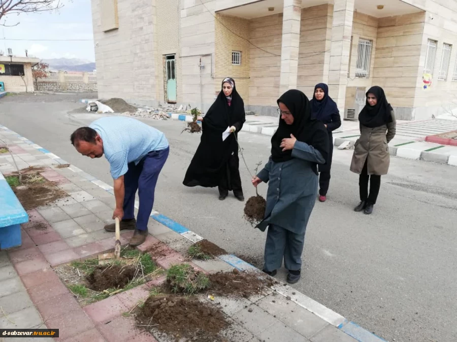 آیین درختکاری در  دانشکده فنی و حرفه ای دختران سبزوار  به روایت  تصویر  6