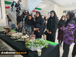 هر قلبی که دوستدار زهرا (س) و آشفته و بیقرار برای بانو است؛ گویا گنجینه هفت آسمان‌ها را در سینه دارد. نه مگر عالم امکان همه هستی و حیاتش را وامدار زهراست؟ 4