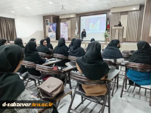 برگزاری کارگاه آموزشی کسب و کار و بازاریابی در حوزه مد و پوشاک با حضور بانوی کارآفرین برتر در حوزه لباس‌های صنعتی 3