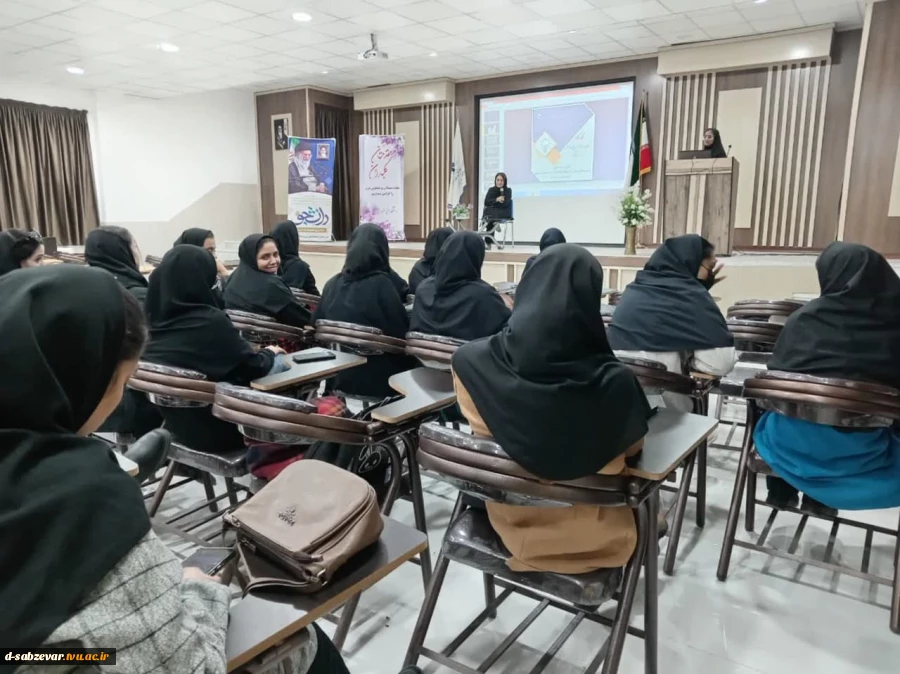 برگزاری کارگاه آموزشی کسب و کار و بازاریابی در حوزه مد و پوشاک با حضور بانوی کارآفرین برتر در حوزه لباس‌های صنعتی 3