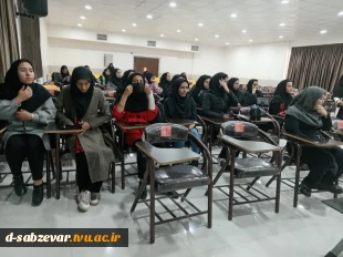 برگزاری کارگاه آموزشی کسب و کار و بازاریابی در حوزه مد و پوشاک با حضور بانوی کارآفرین برتر در حوزه لباس‌های صنعتی 4