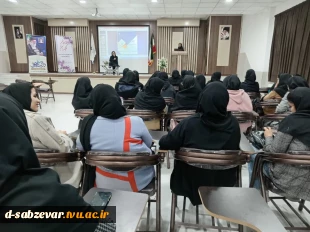 برگزاری کارگاه آموزشی کسب و کار و بازاریابی در حوزه مد و پوشاک با حضور بانوی کارآفرین برتر در حوزه لباس‌های صنعتی 5