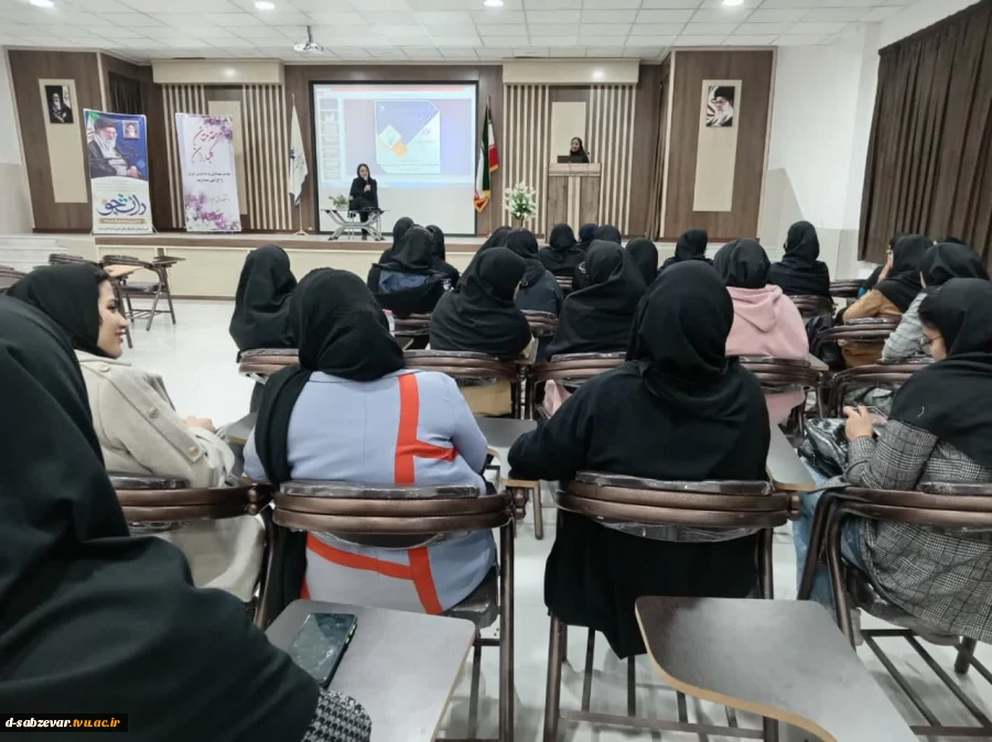 برگزاری کارگاه آموزشی کسب و کار و بازاریابی در حوزه مد و پوشاک با حضور بانوی کارآفرین برتر در حوزه لباس‌های صنعتی 5