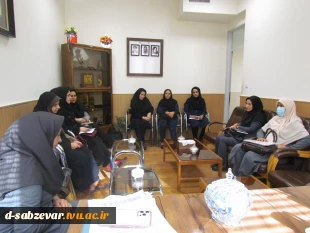 برگزاری جلسه هم اندیشی در نشست صمیمی با مدیران محترم گروه های آموزشی 5
