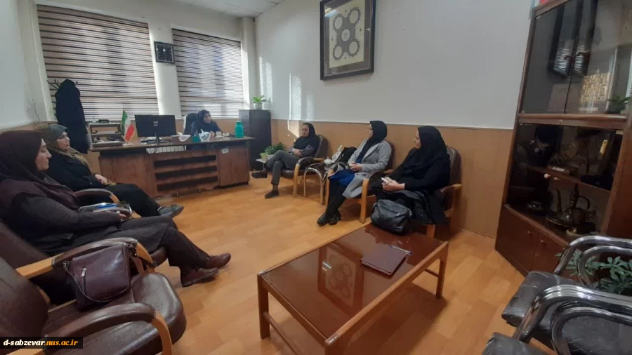 برگزاری جلسه هم اندیشی با حضور ریاست محترم دانشکده و کارکنان  و سرپرستان محترم حوزه معاونت فرهنگی و دانشجویی 4