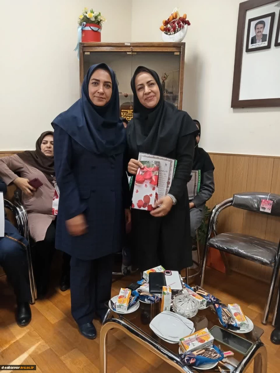 برگزاری مراسم تجلیل ازبانوان شاغل در دانشکده فنی و حرفه ای دختران سبزوار به مناسبت ولادت باسعادت حضرت فاطمه(س) و روز زن و بزرگداشت مقام مادر 2