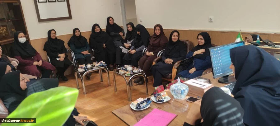 برگزاری مراسم تجلیل ازبانوان شاغل در دانشکده فنی و حرفه ای دختران سبزوار به مناسبت ولادت باسعادت حضرت فاطمه(س) و روز زن و بزرگداشت مقام مادر 4