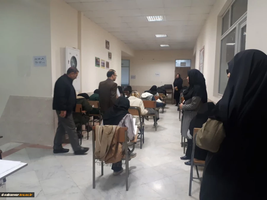 بازدید نماینده محترم نظارت و ارزیابی و تضمین کیفیت استان خراسان رضوی جناب آقای مهندس گل ماهی از نحوه برگزاری امتحانات پایانی نیمسال تحصیلی  (مهرماه) 1402  آموزشکده فنی دختران سبزوار  2