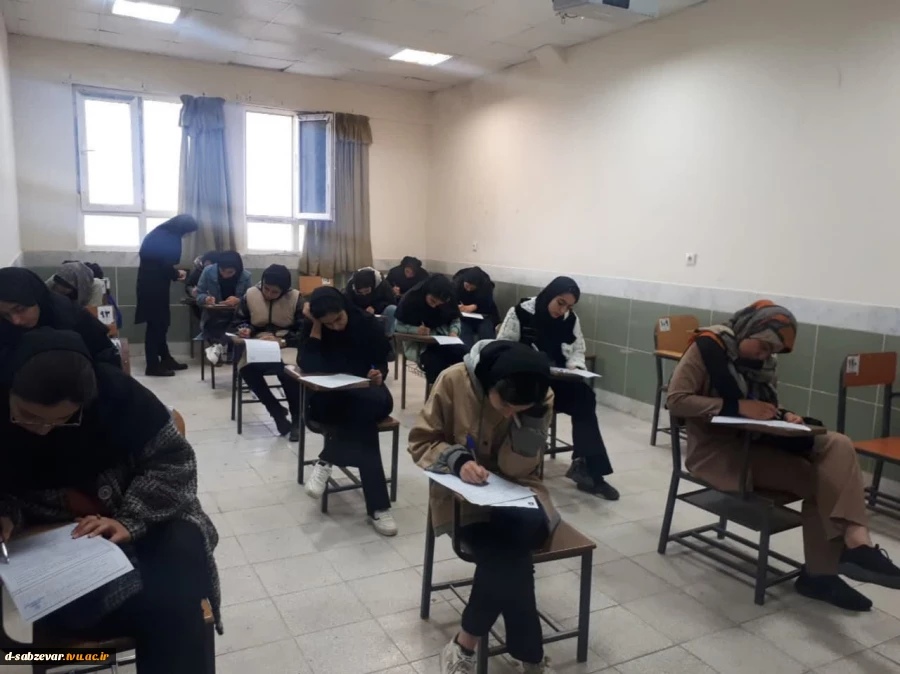 بازدید نماینده محترم نظارت و ارزیابی و تضمین کیفیت استان خراسان رضوی جناب آقای مهندس گل ماهی از نحوه برگزاری امتحانات پایانی نیمسال تحصیلی  (مهرماه) 1402  آموزشکده فنی دختران سبزوار  5