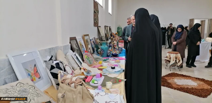 برپایی نمایشگاه دست ساخته های دانشجویی دانشجویان دانشکده فنی و حرفه ای دختران سبزوار  8