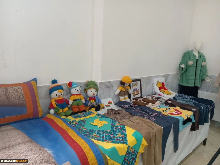 برپایی نمایشگاه دست ساخته های دانشجویی دانشجویان دانشکده فنی و حرفه ای دختران سبزوار  12