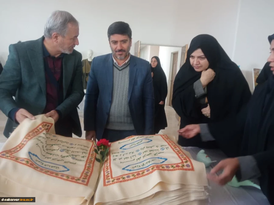 برپایی نمایشگاه دست ساخته های دانشجویی دانشجویان دانشکده فنی و حرفه ای دختران سبزوار  13