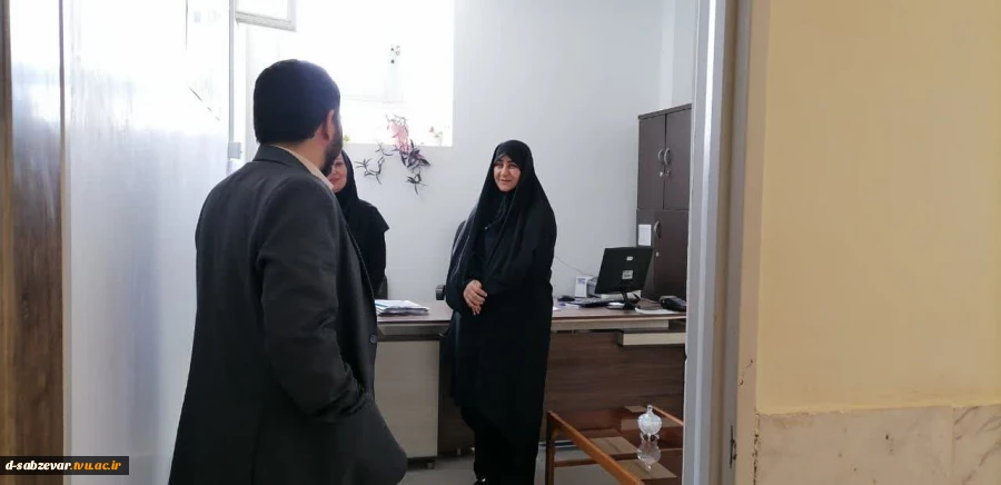 بازدید نمایندگان محترم هیات نظارت ، ارزیابی و تضمین کیفیت استان خراسان رضوی از دانشکده فنی و حرفه ای دختران سبزوار ب 4