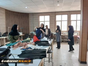 بازدید نمایندگان محترم هیات نظارت ، ارزیابی و تضمین کیفیت استان خراسان رضوی از دانشکده فنی و حرفه ای دختران سبزوار ب 10