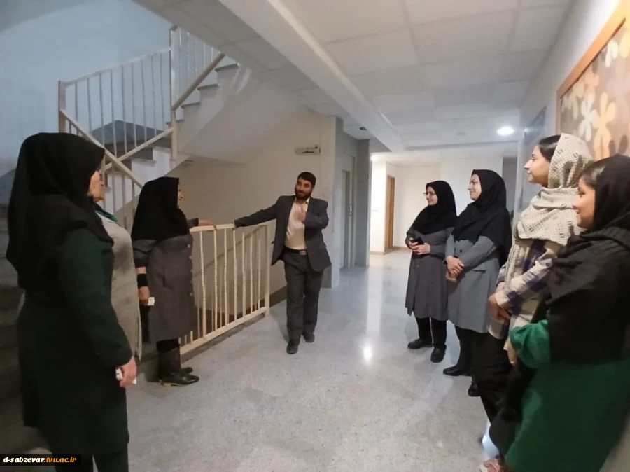 بازدید نمایندگان محترم هیات نظارت ، ارزیابی و تضمین کیفیت استان خراسان رضوی از دانشکده فنی و حرفه ای دختران سبزوار ب 13