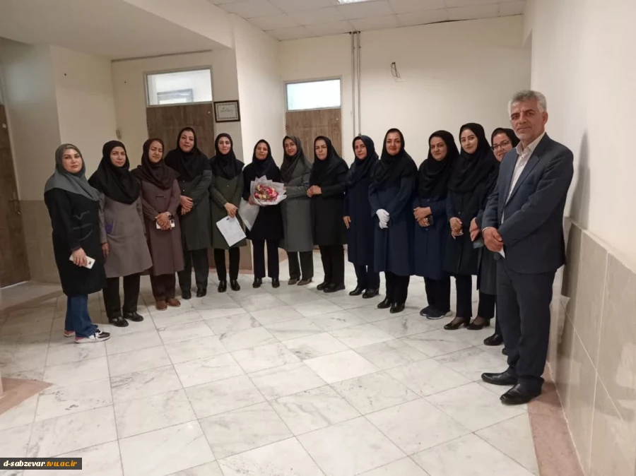 برگزاری آیین تکریم از کارکنان حوزه روابط عمومی به مناسبت 27 اردیبهشت ماه روز ارتباطات و  روابط عمومی و ارتباطات در دانشکده فنی و حرفه ای دختران  سبزوار 5