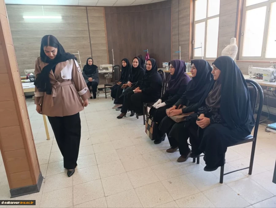 برگزاری ژوژمان دانشجویان رشته ی طراحی و دوخت دانشکده فنی و حرفه ای دختران سبزوار با ریاست محترم و جمعی از مسئولین  7